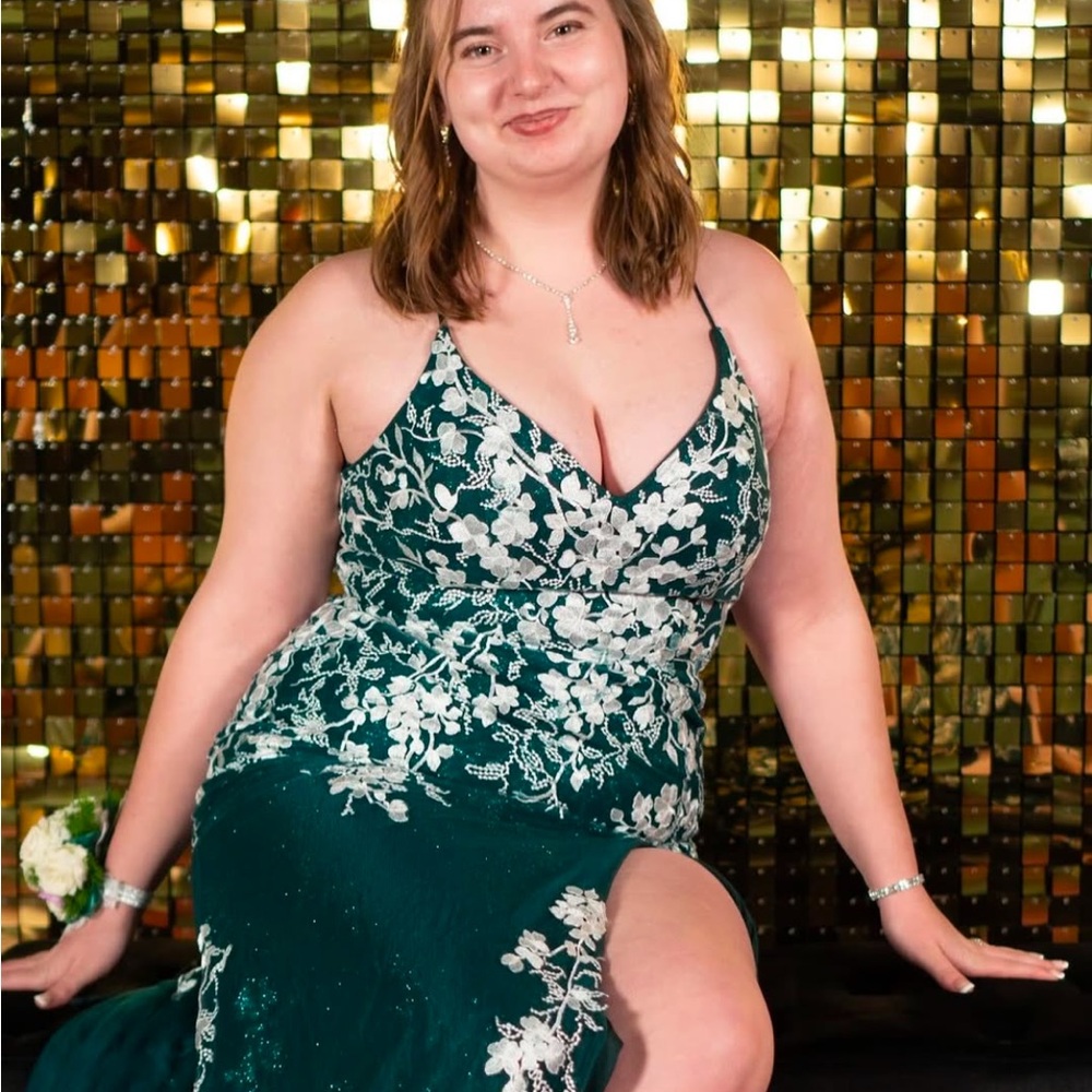 Elegant Green Floral Evening Dress
